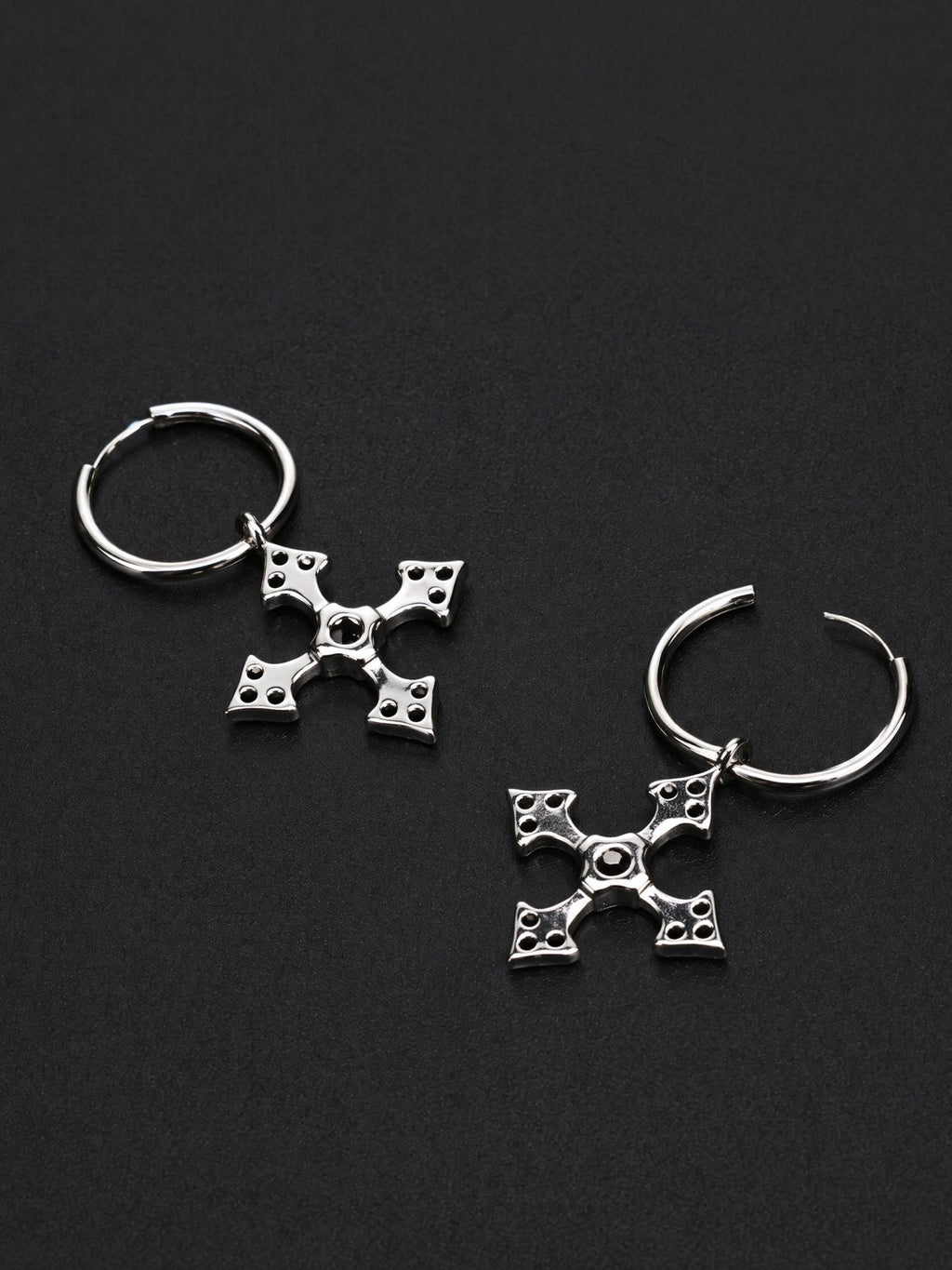 RELIC CROSS HUGGIES