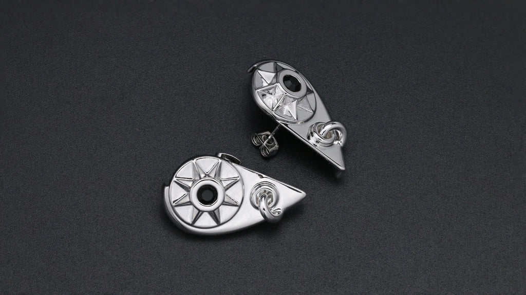 FRACTURED COMPASS STUDS | 裂罗盘耳钉 - detail