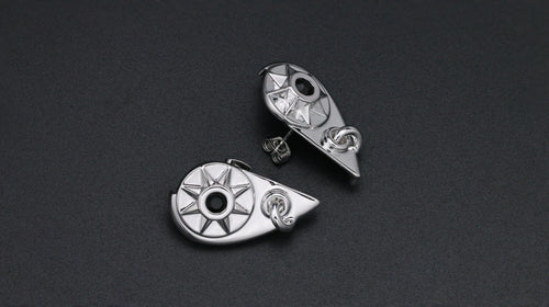 FRACTURED COMPASS STUDS | 裂罗盘耳钉 - detail