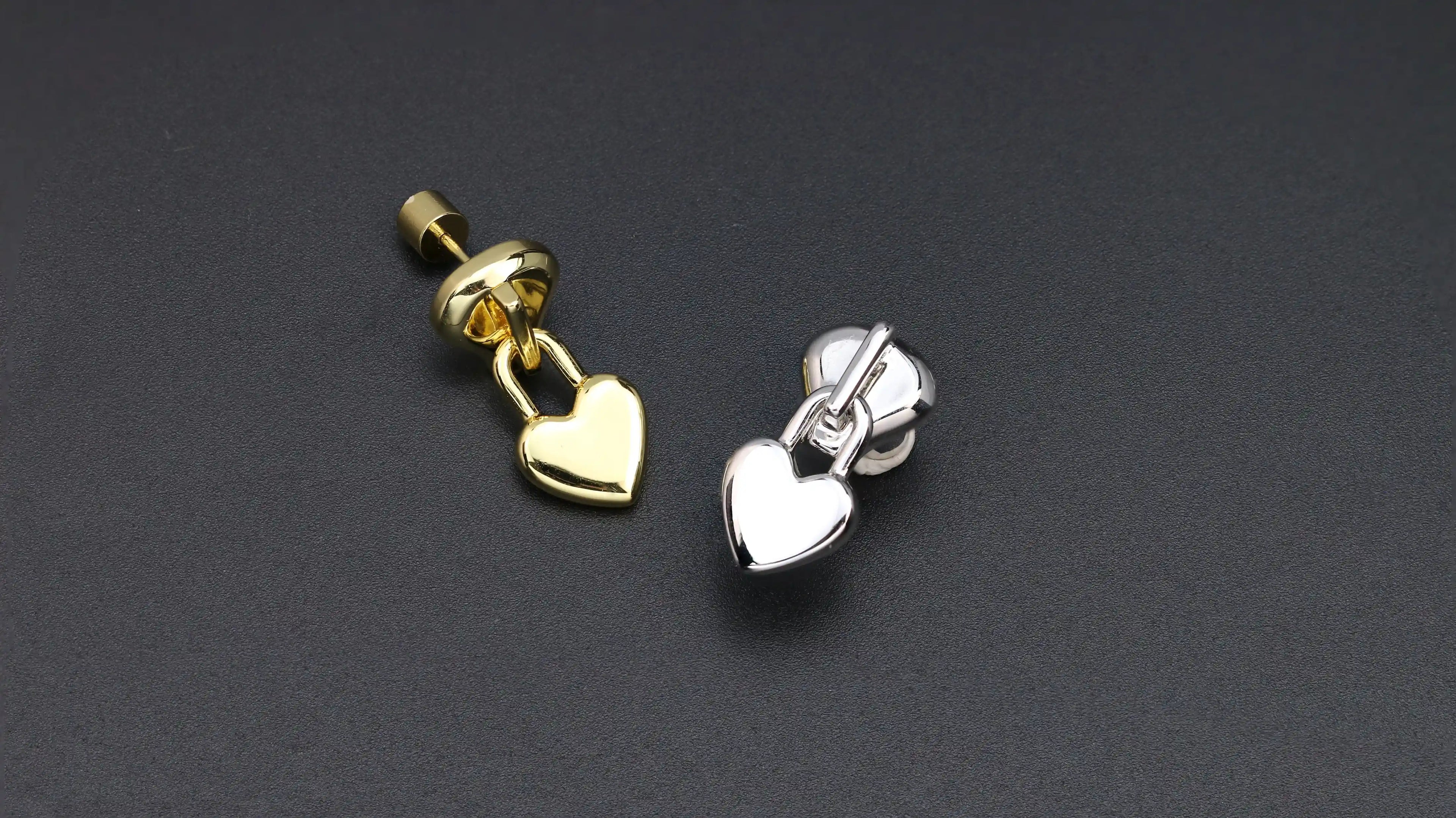 SOVEREIGN LOCK STUDS | 主权之锁耳钉 - detail
