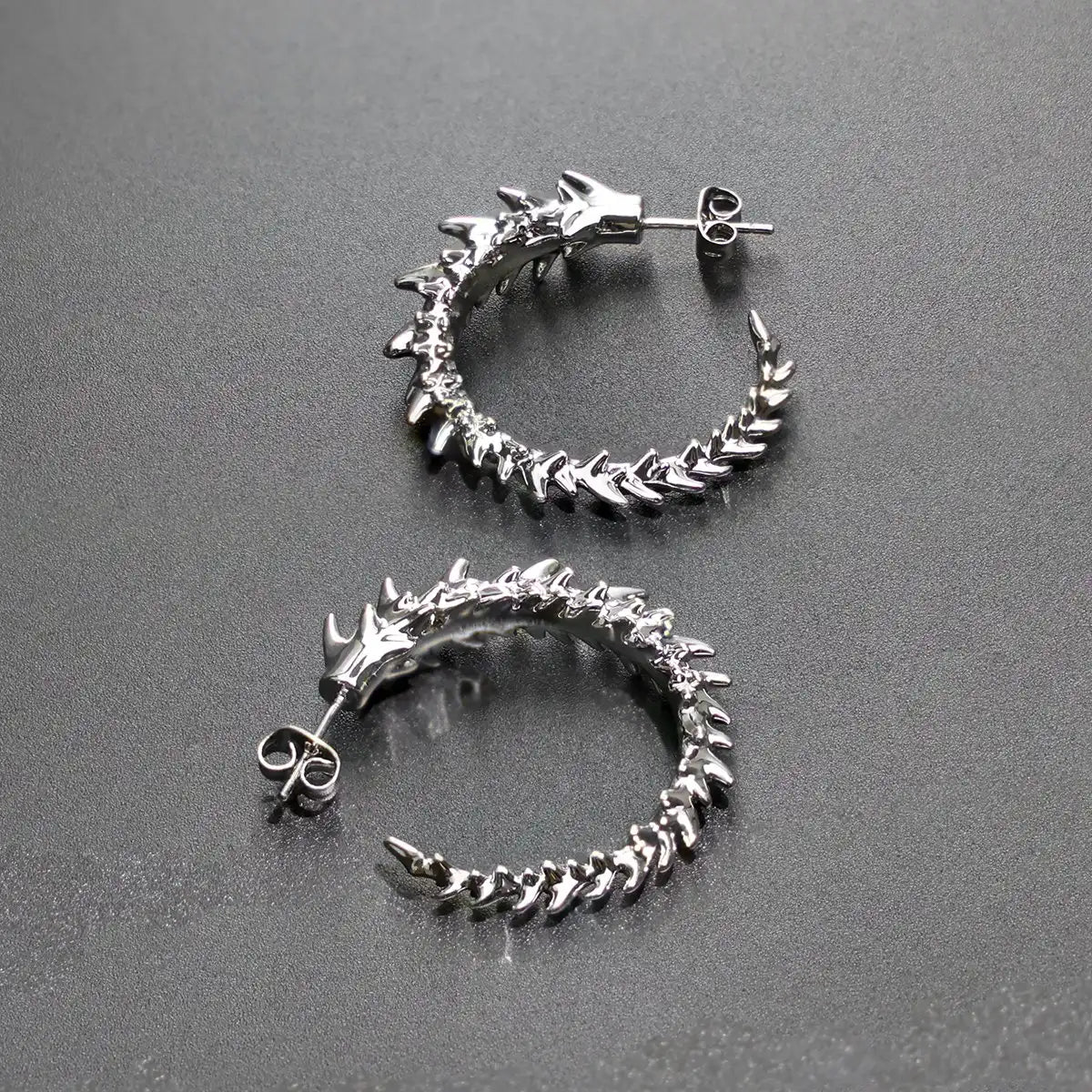 DRAGON SPINE HOOPS | 龙骨圈耳环 - angle 2