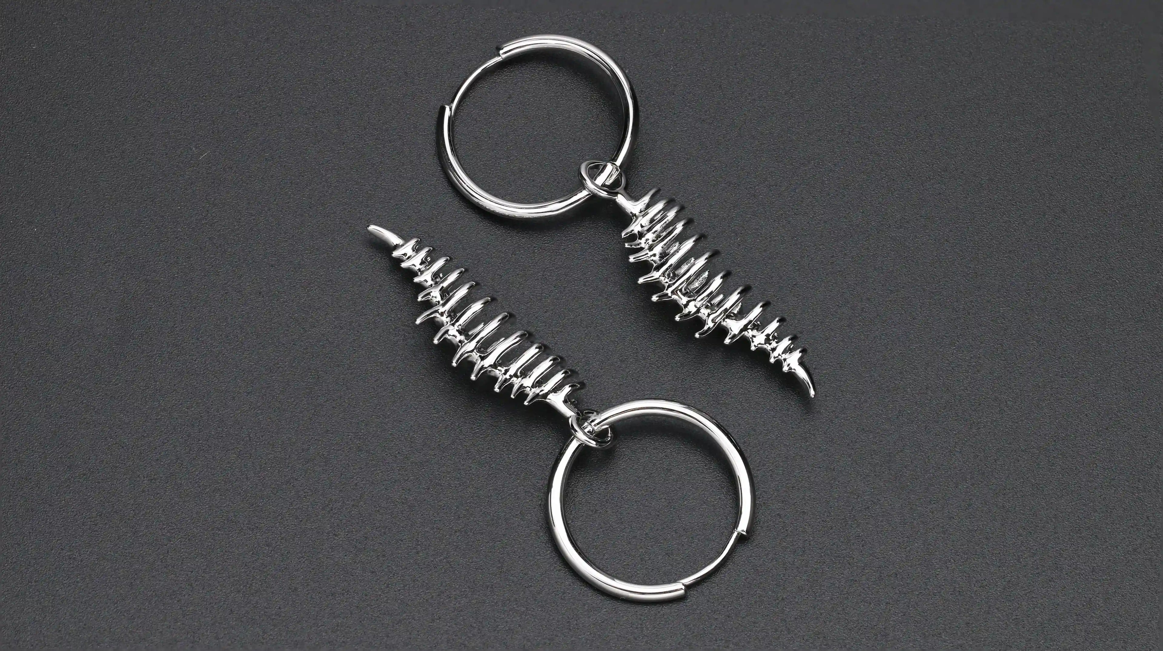IRON SPINE HUGGIES | 鐵脊耳扣 - angle 2